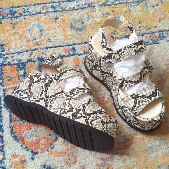 Free People Chelsea Embossed Snake Print Strappy Platform Sandals Beige Black 38 - Picture 2 of 16